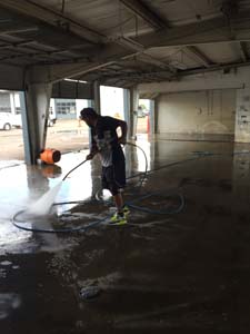Mile High Mobile Wash: Fleet Washing, Pressure Washing and Graffiti Removal in Aurora. Call today - (303) 330-8748